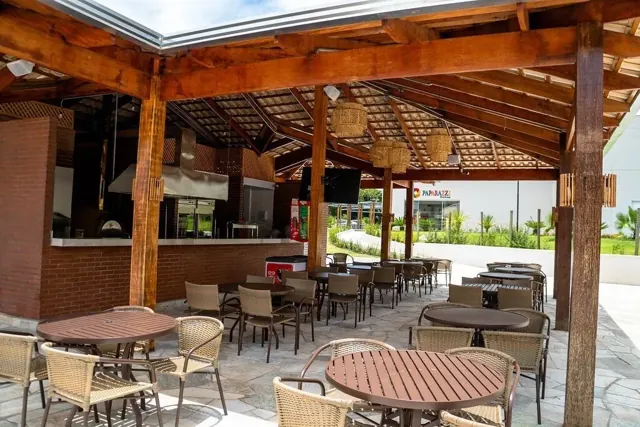 Área da pizzaria e choperia do Lagoa EcoTowers