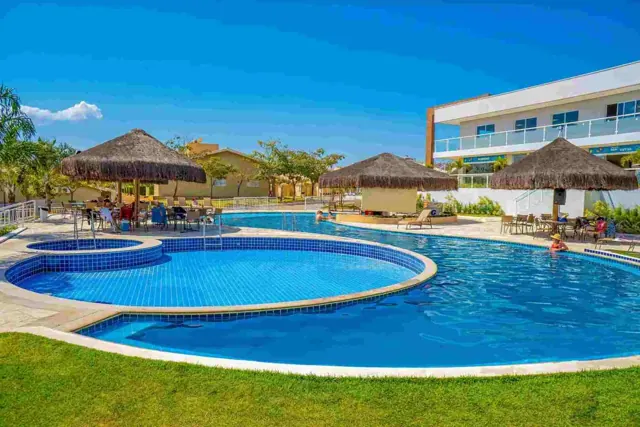Piscinas e áreas de descanso do Lagoa Jardins