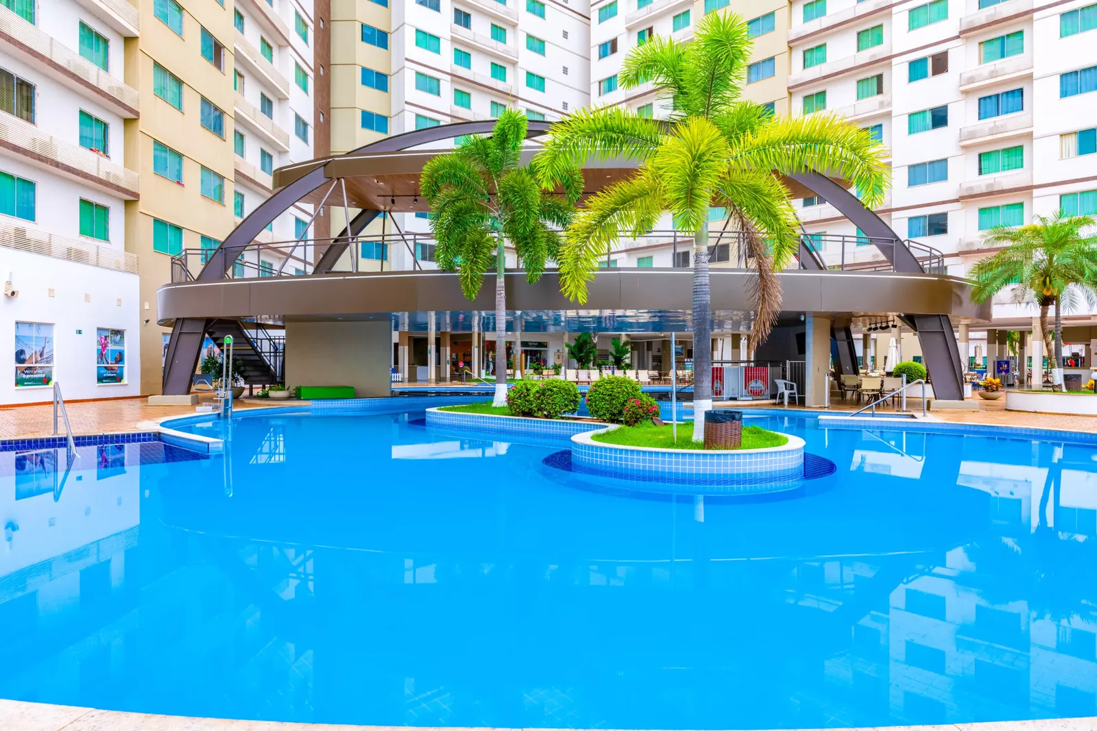 Piscina central do Riviera Park Hotel