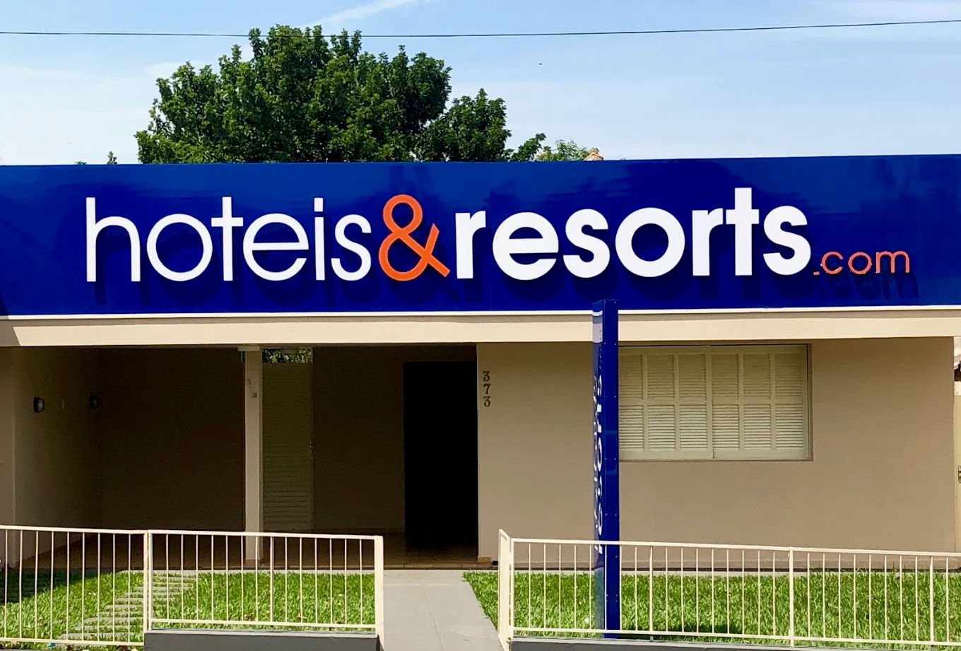 Fachada da Hotéis & Resorts.com em Olímpia-SP